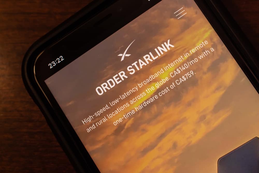 Website of Starlink viewed from a smartphone 